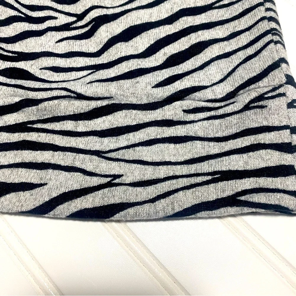 Harlow & Rose Women’s Blouse Zebra Print Size Large NWOT - Picture 6 of 8